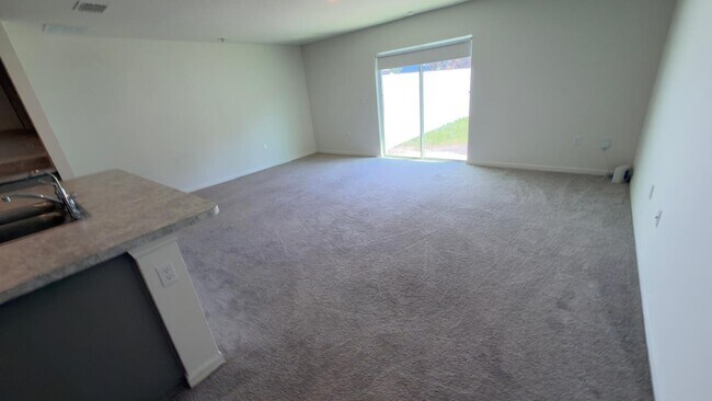 Building Photo - 2507 SE Charleston Dr