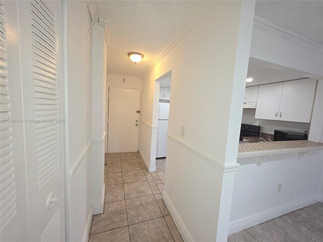 Building Photo - 1250 NE 125th St