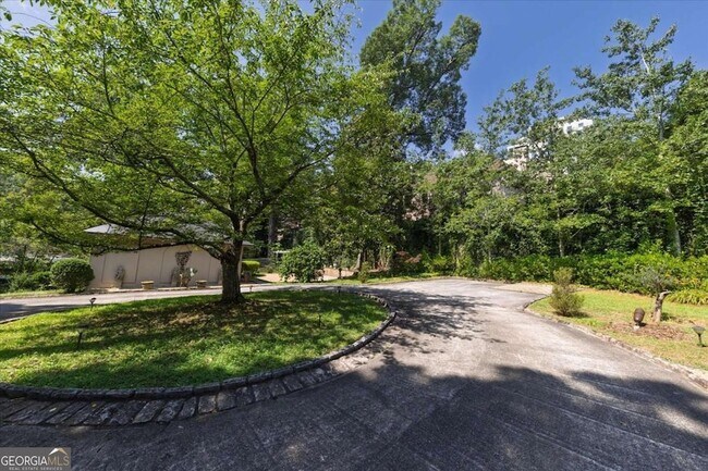 Building Photo - 2538 Parkside Dr NE