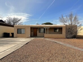 Building Photo - Splendid 4 Bedroom, 2 Bath Home Near Kirtland AFB! Available Now!