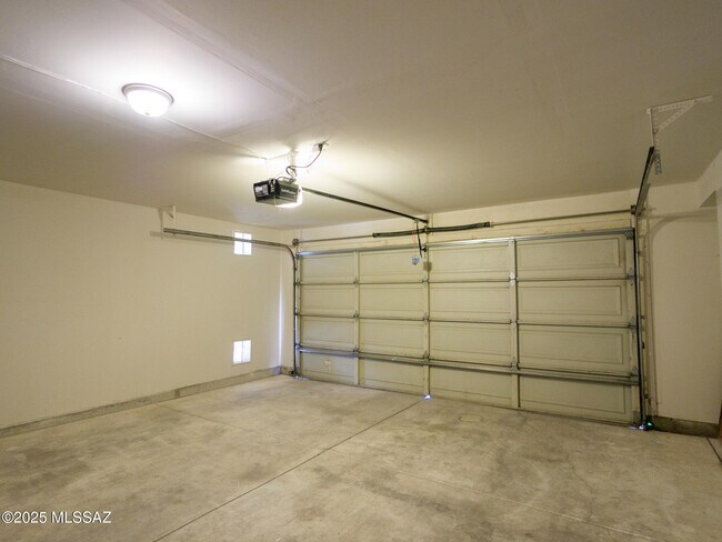 Building Photo - 1672 W Wood Crest Ct