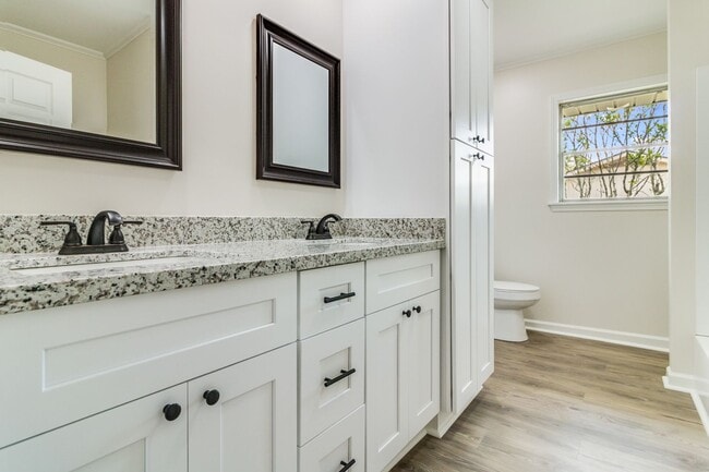 Building Photo - 3 Bed/3 Bath House