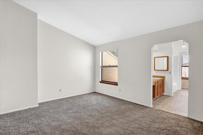 Building Photo - Cute 2 Bedroom 2.5 Bath Townhome in Cherry Creek Schools, 2 Reserved Parking Spots, Great Locatio...