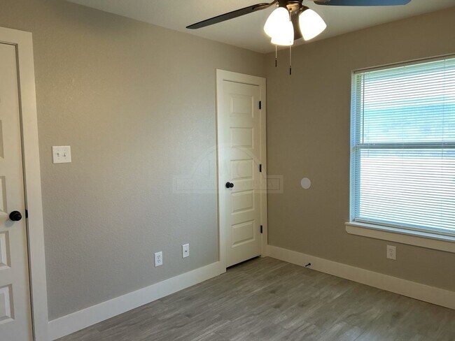 Building Photo - 316 Timber Ridge Dr