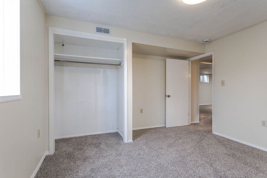 Building Photo - 755 Braun St