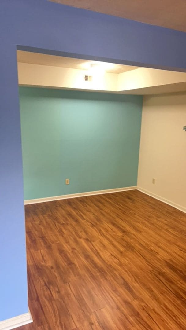 Building Photo - Spacious & Vibrant 3-Bedroom Apartment Nea...