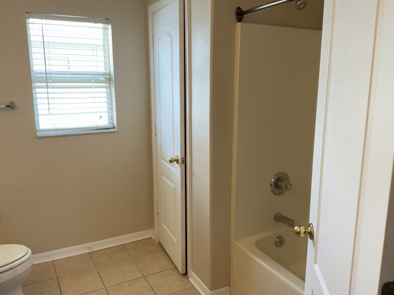 Building Photo - 7461 Hunters Greene Cir