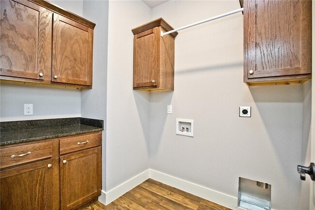 Building Photo - 302 Alder St