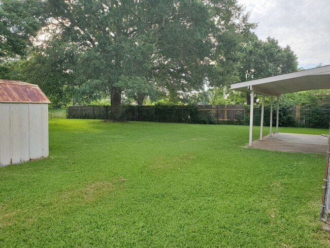 Building Photo - 5415 Bayou Dr