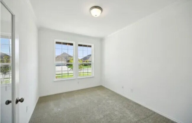 Building Photo - 701 Union Dr