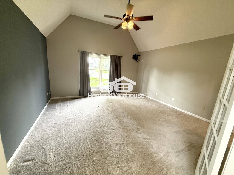 Building Photo - 15601 Maple St