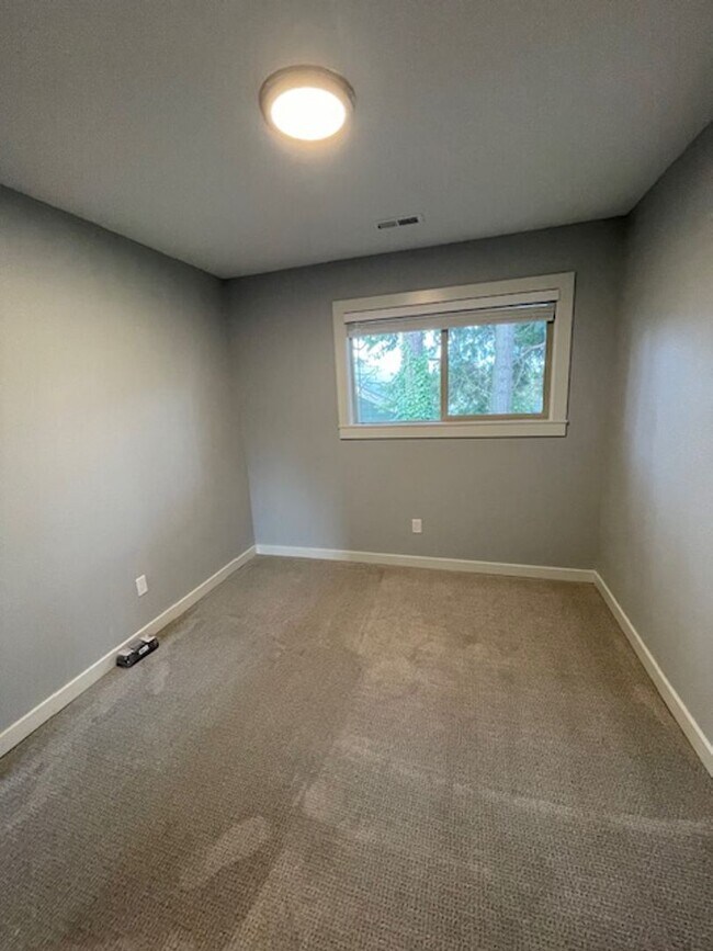 Building Photo - NOW $2,499 (Was $2,599) + $500 OFF First Month if You Move in by April 1!