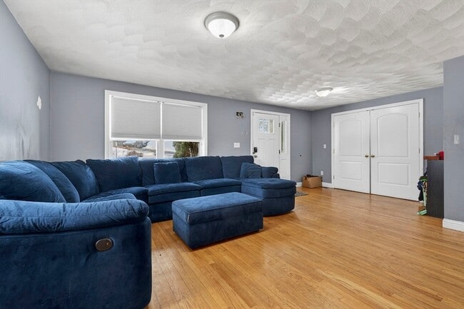 Building Photo - 74 Linwood St