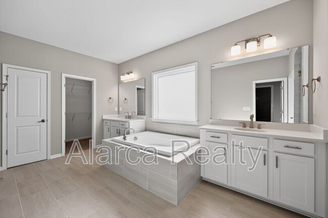 Building Photo - 256 W Waterlynn Rd