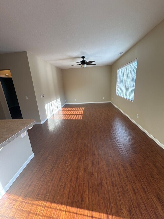 Building Photo - ? Beautiful 4-Bed, 3-Bath North Albany Hom...
