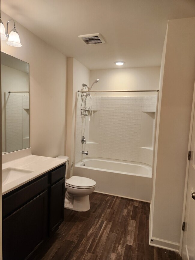 Building Photo - Home Sweet Home!