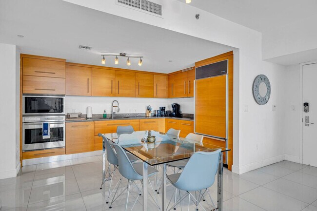 Building Photo - 485 Brickell Ave