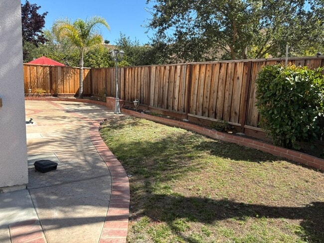 Building Photo - Spacious 4 bed/3 bath home in San Ramon