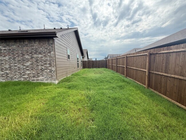 Building Photo - 810 Shear Dr