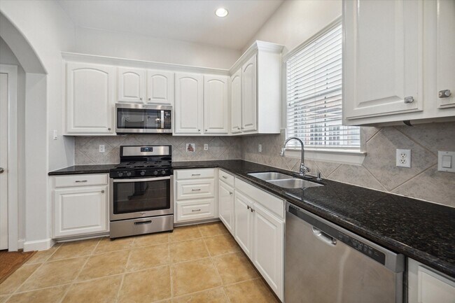 Building Photo - 1408 Birdsall St