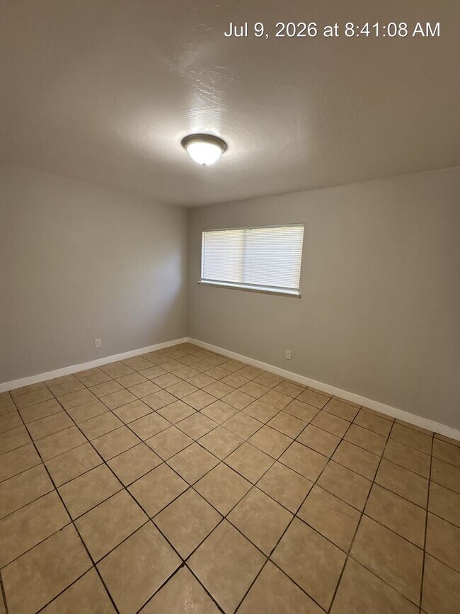 Building Photo - 3021
