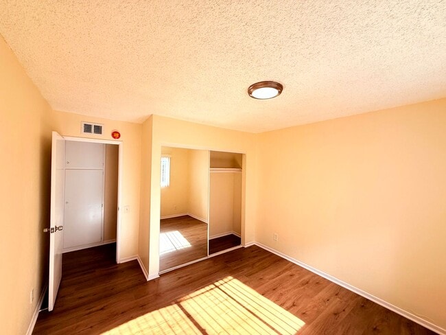 Building Photo - Beautiful Renovated Spacious 4 Bed - 2 Bath Home in West Hills