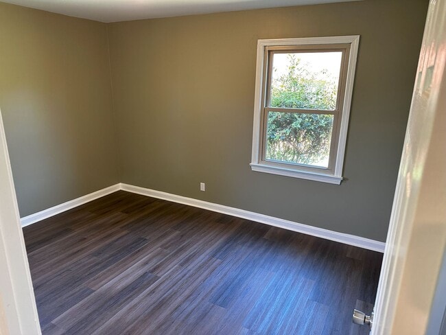 Building Photo - Brick Home with Modern Upgrades