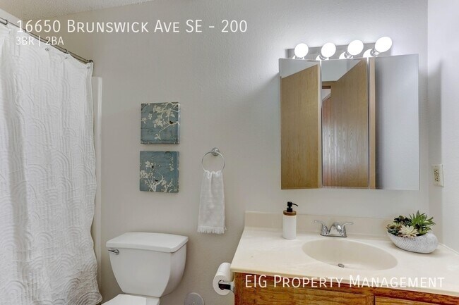 Building Photo - 16650 Brunswick Ave SE