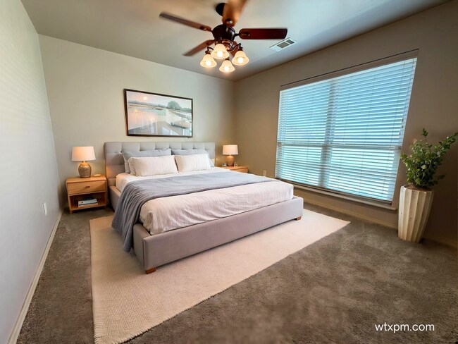 Building Photo - Spacious 4-Bedroom Home on 2 Acres in Bushland South