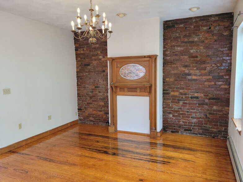 Building Photo - 67 Baldwin St