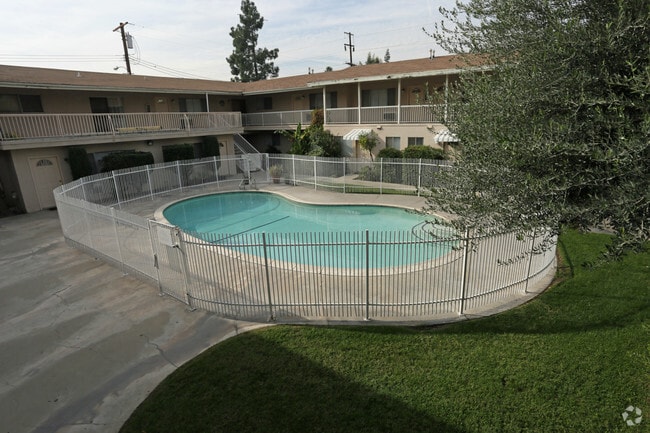 Building Photo - 580 W E St