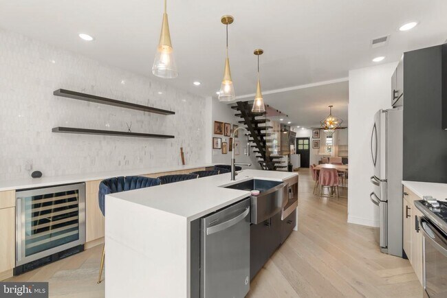 Building Photo - 426 Winona St