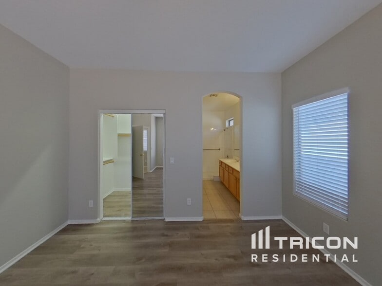 Building Photo - 12914 W Corrine Dr