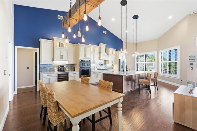 Building Photo - 909 Allegro Ln