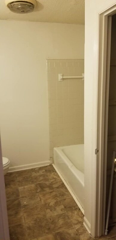 Building Photo - 1712 Sanford Dr
