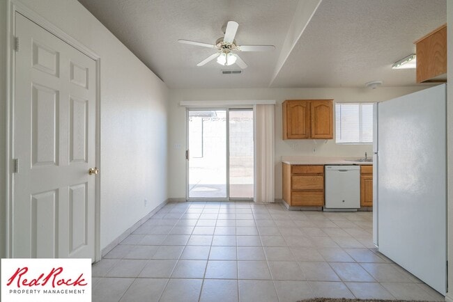 Building Photo - 2620 E 700 N