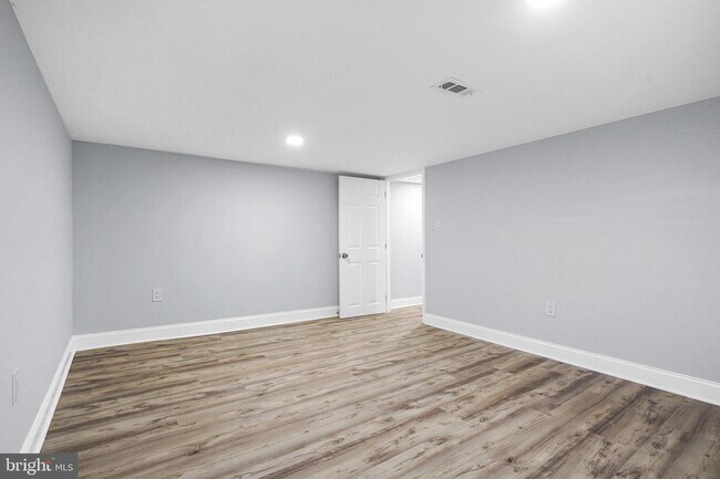 Building Photo - 2615 Lauretta Ave