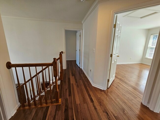 Building Photo - 618 Rainier Rd