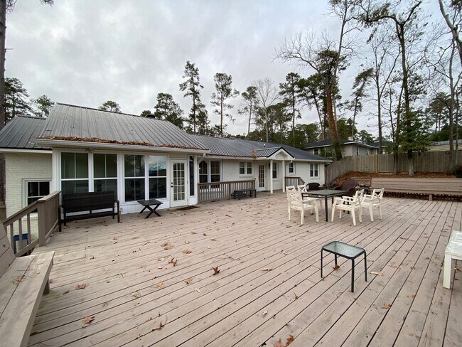 Building Photo - Beautifully Updated and Furnished 3 bedroom, 2 bath brick ranch in Vineland!