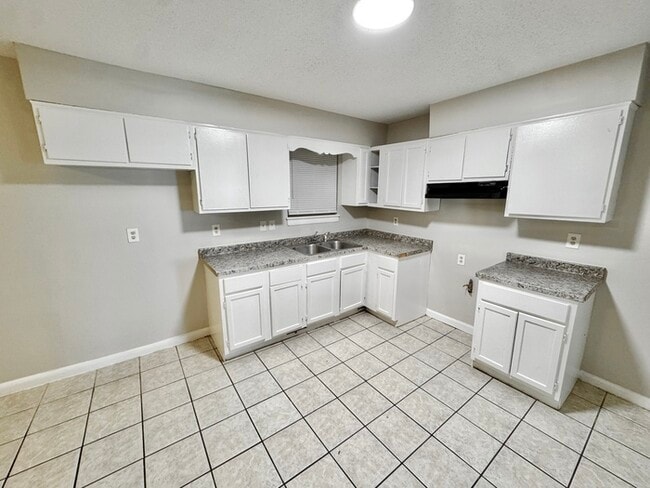 Building Photo - 5151 Corkwood Dr