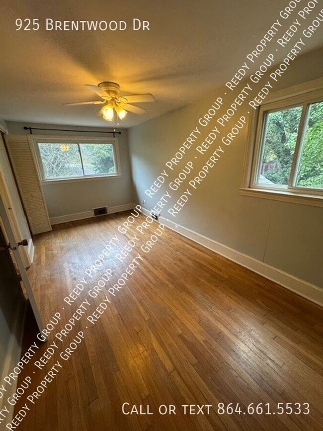 Building Photo - 925 Brentwood Dr