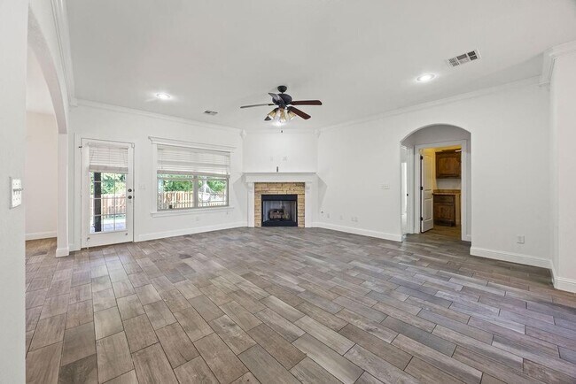 Building Photo - 4100 SW Deerfield Blvd