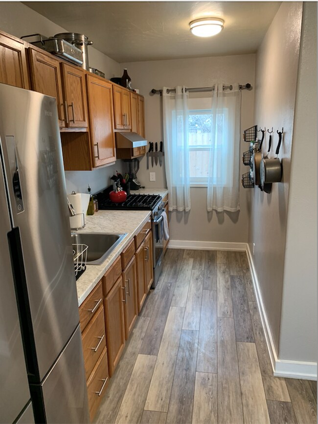 Building Photo - One Bedroom Apartment Home! Pet Friendly