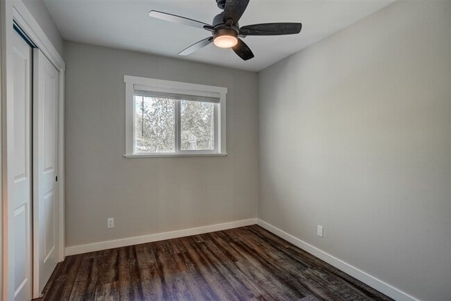 Building Photo - 237 S Hardin St