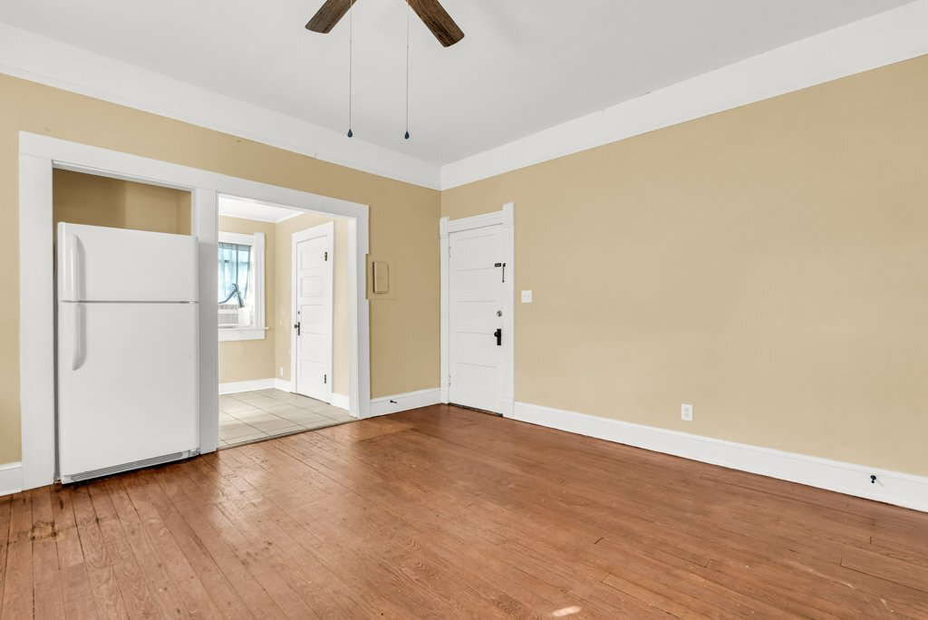 Building Photo - 622 4th St S