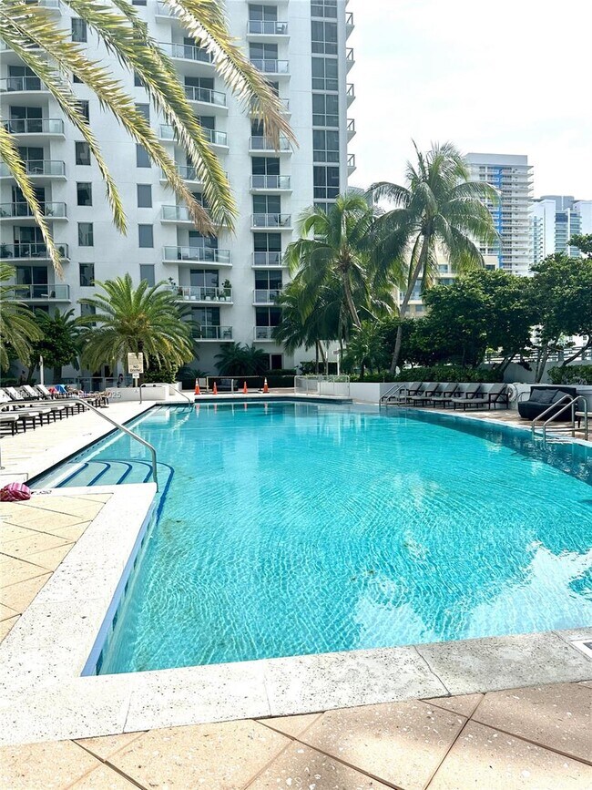 Building Photo - 1050 Brickell Ave