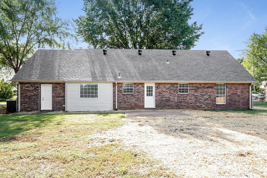 Building Photo - 209 Lexington Dr