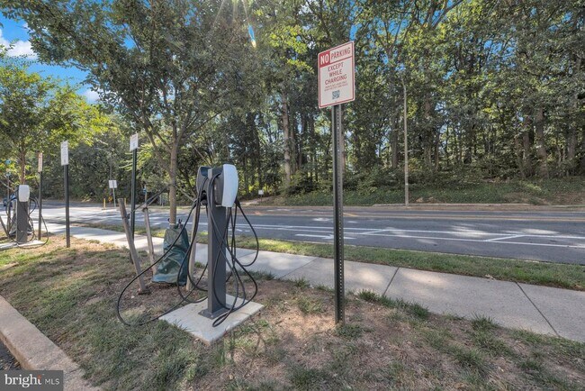 Building Photo - 2500 N Van Dorn St