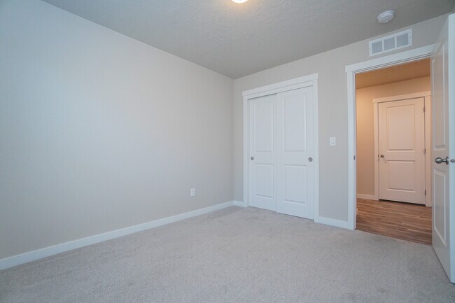 Building Photo - 3067 N Greengate Wy