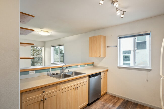 Building Photo - 10511 Midvale Ave N